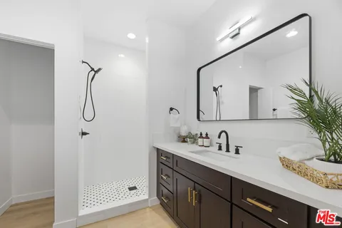 $499,000 | 1189 1/2 Crenshaw Boulevard, Los Angeles, CA 90019