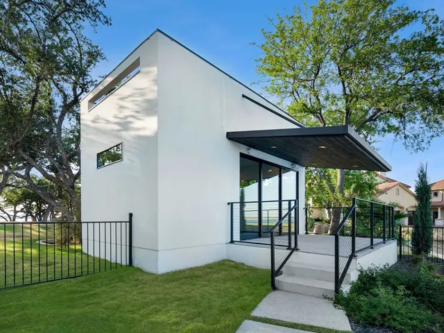 a view of front door and small yard