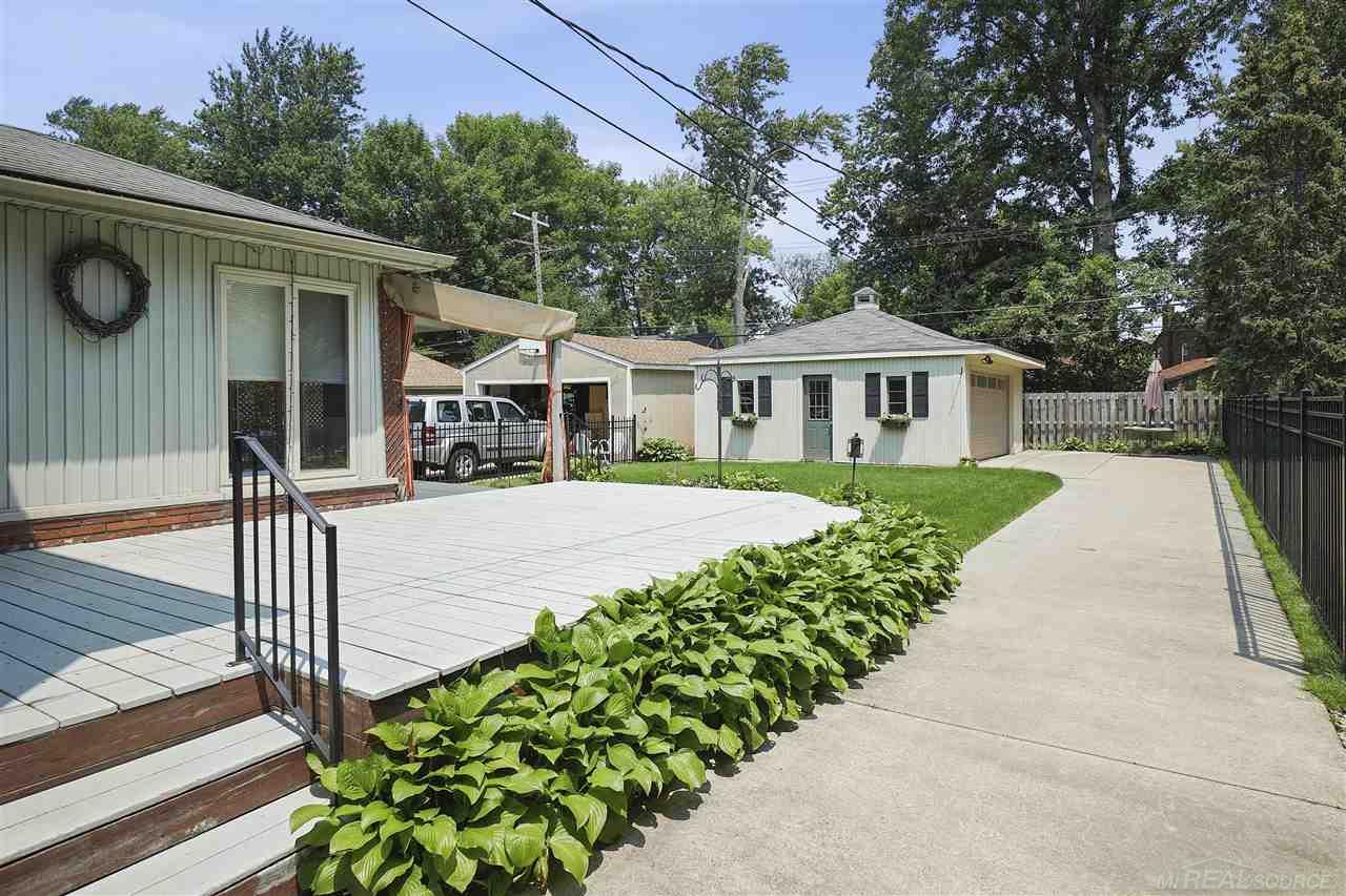 1622 Prestwick Road Grosse Pointe Woods, MI 48236 - Photo 36 of 39