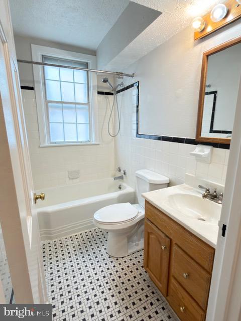 24 South Old Glebe Road, Unit 202 Arlington, VA 22204 - Photo 13 of 22 a bathroom with a sink a toilet and a shower