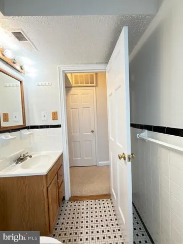 $1,595 | 24 South Old Glebe Road, Unit 202, Arlington, VA 22204