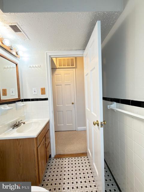 24 South Old Glebe Road, Unit 202 Arlington, VA 22204 - Photo 14 of 22 a bathroom with a sink and a mirror