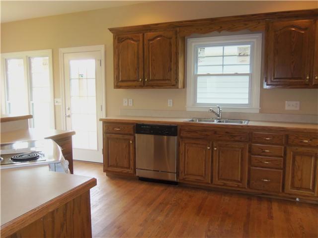 1250 Carter Blake Road Tullahoma, TN 37388 - Photo 9 of 20 The kitchen is open to the den/ breakfast room area and is located in the back of home. Features include wood floors, oak cabinets, breakfast bar area. Appliances include side by side refrigerator, electric stove/oven and dishwasher.