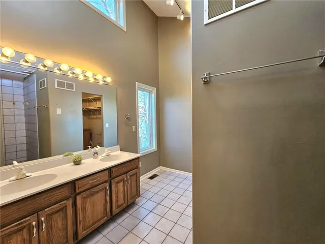 $648,000 | 569 Sunrise Acres Point, Sunrise Beach, MO 65079