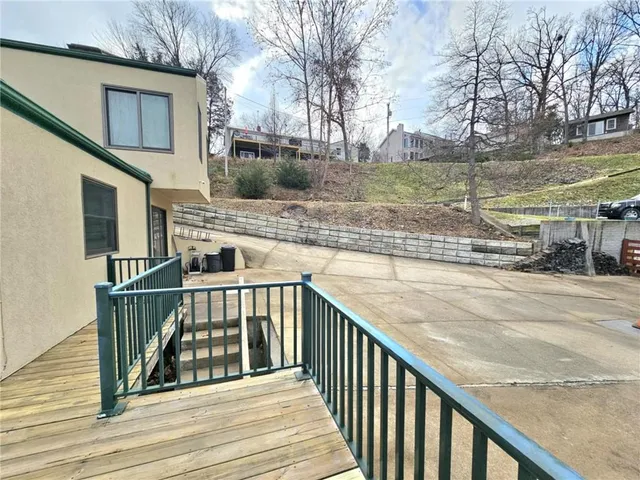 $648,000 | 569 Sunrise Acres Point, Sunrise Beach, MO 65079