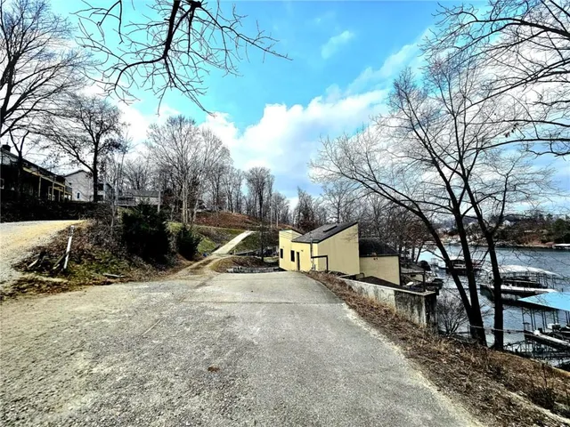 $648,000 | 569 Sunrise Acres Point, Sunrise Beach, MO 65079