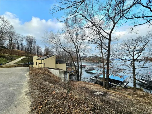 $648,000 | 569 Sunrise Acres Point, Sunrise Beach, MO 65079