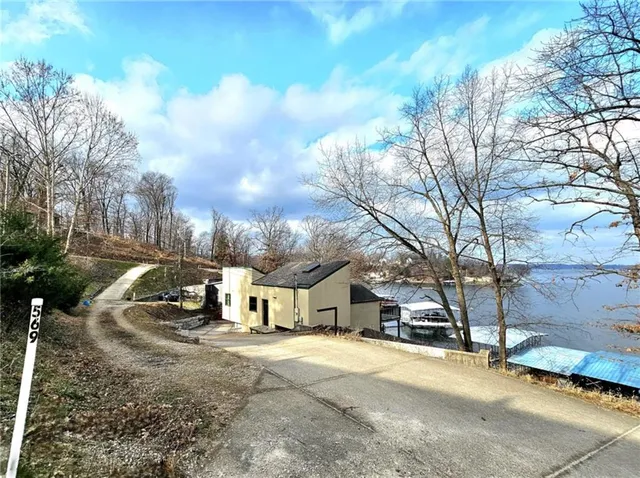 $648,000 | 569 Sunrise Acres Point, Sunrise Beach, MO 65079