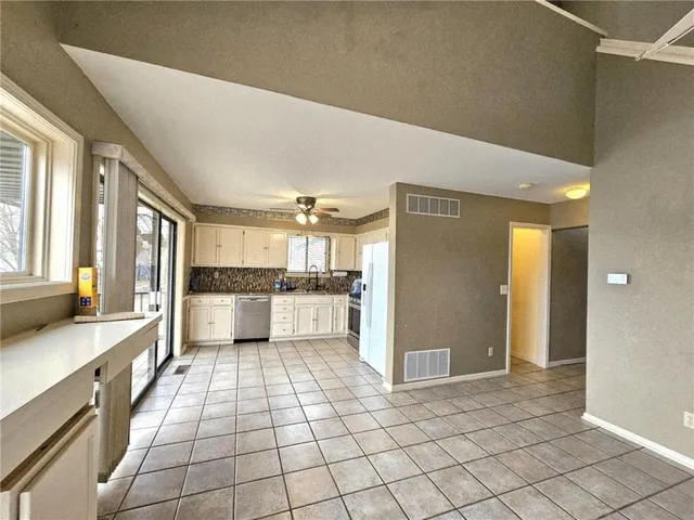 $648,000 | 569 Sunrise Acres Point, Sunrise Beach, MO 65079