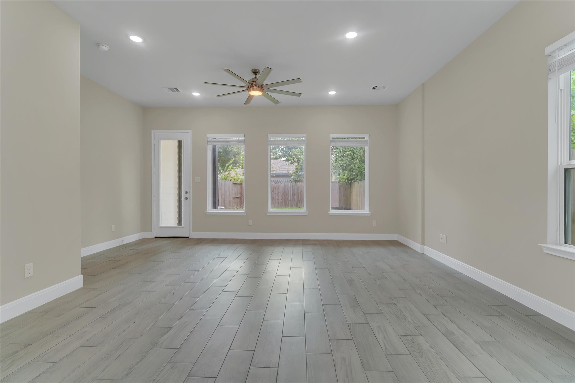 8318 Sunnyhill Street Houston, TX 77088 - Photo 7 of 33