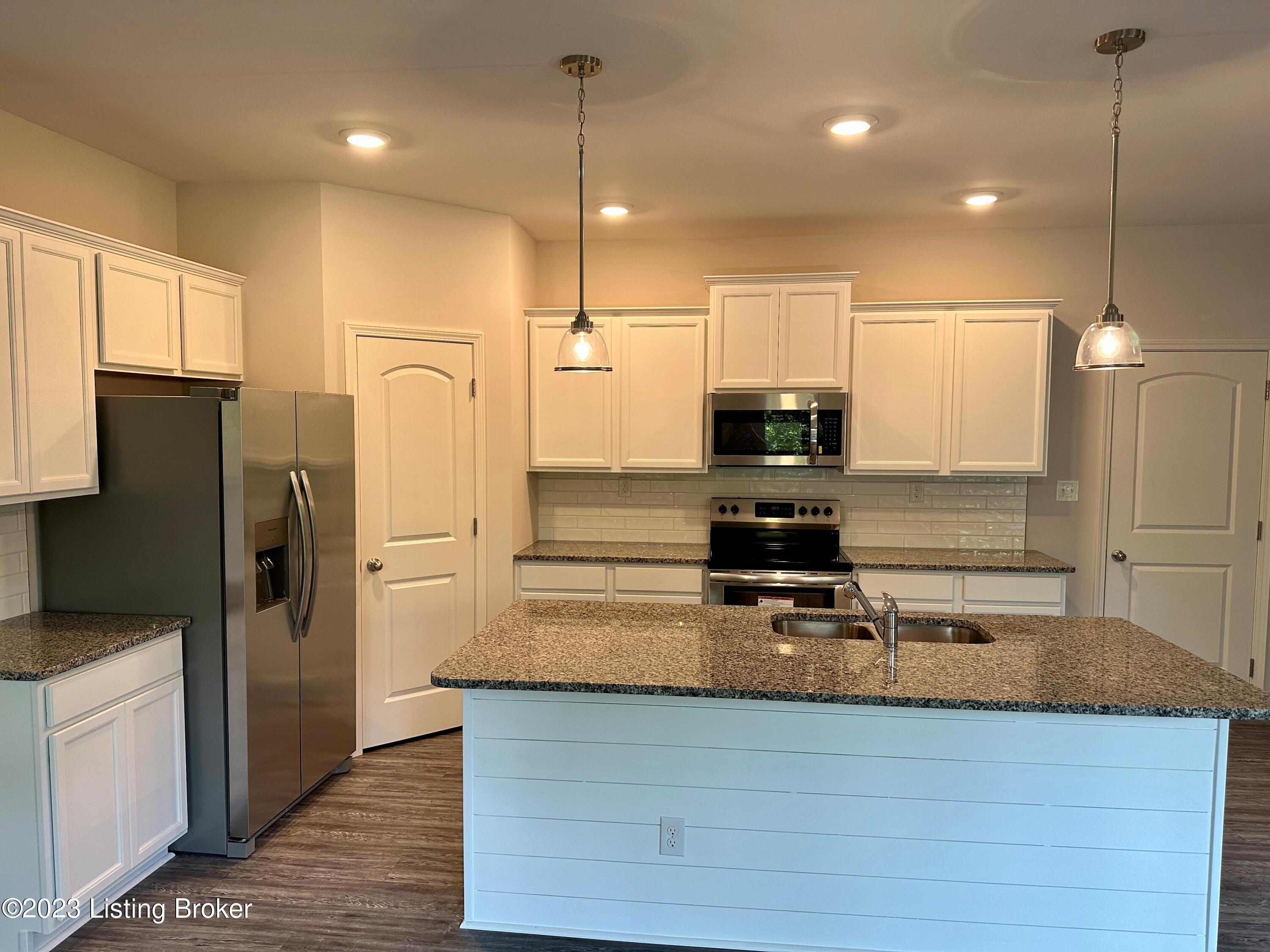 8416 Gateway Run Road Louisville, KY 40229 - Photo 5 of 18 5