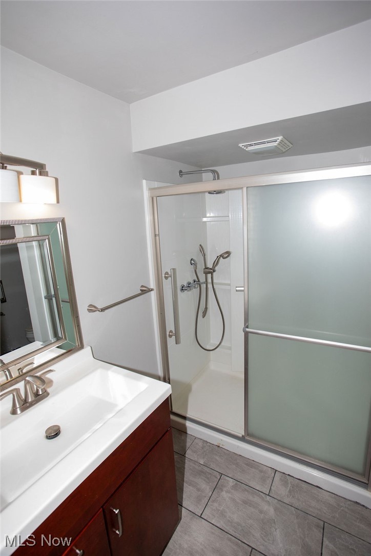 486 Wilson Street Struthers, OH 44471 - Photo 22 of 32 First floor bathroom