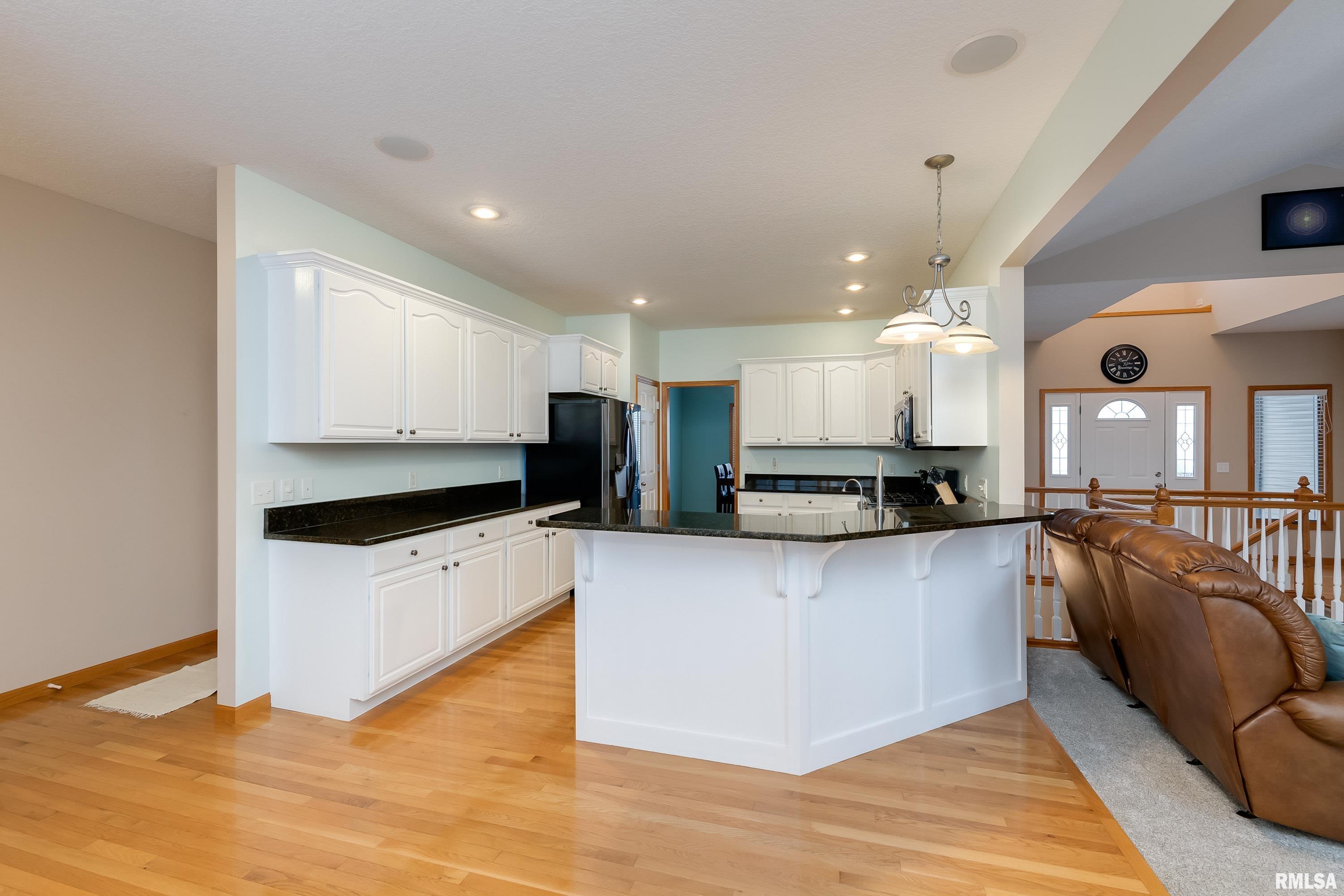5805 Cardinal Road Bettendorf, IA 52722 - Photo 11 of 39 Gallery Image 11