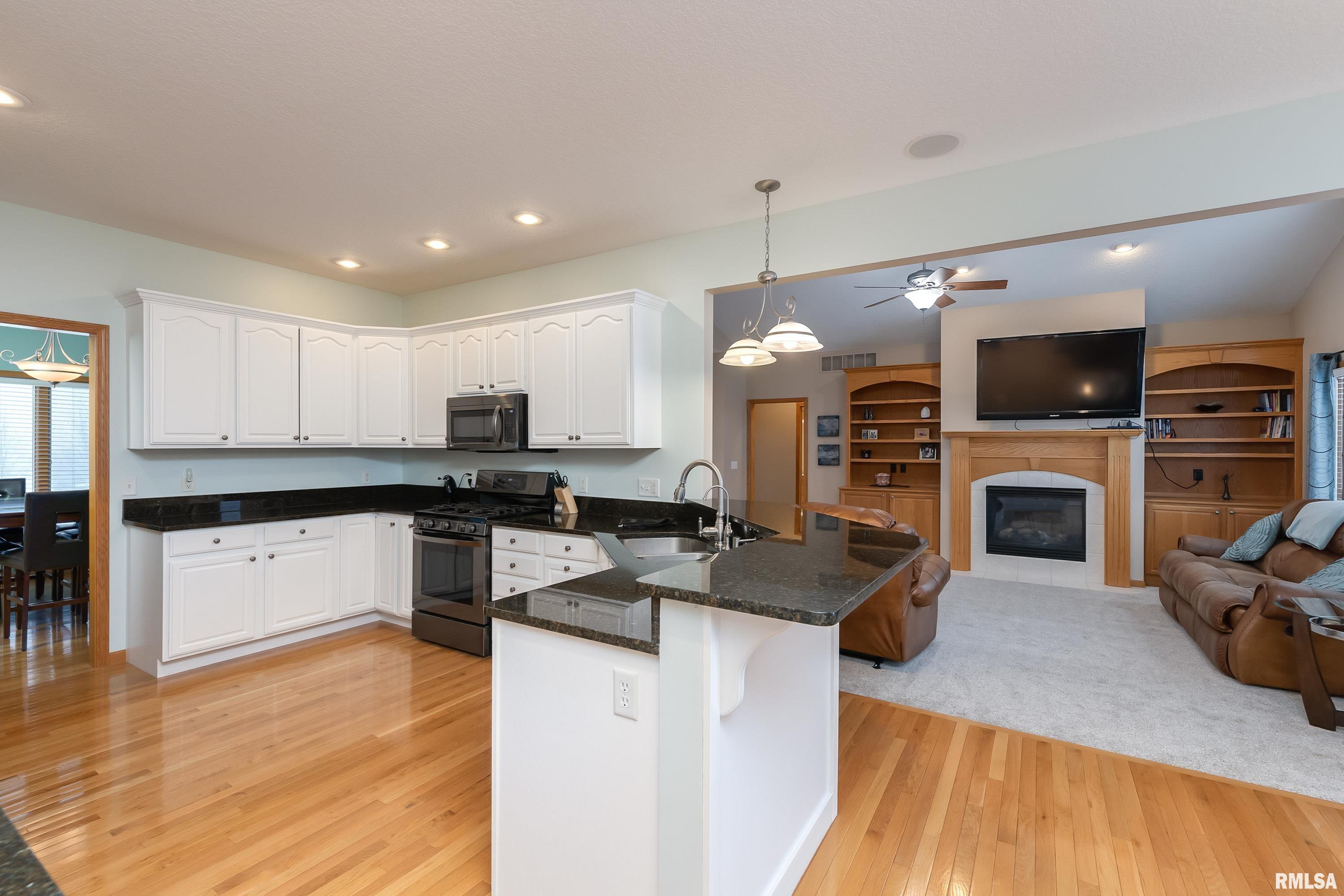 5805 Cardinal Road Bettendorf, IA 52722 - Photo 12 of 39 Gallery Image 12