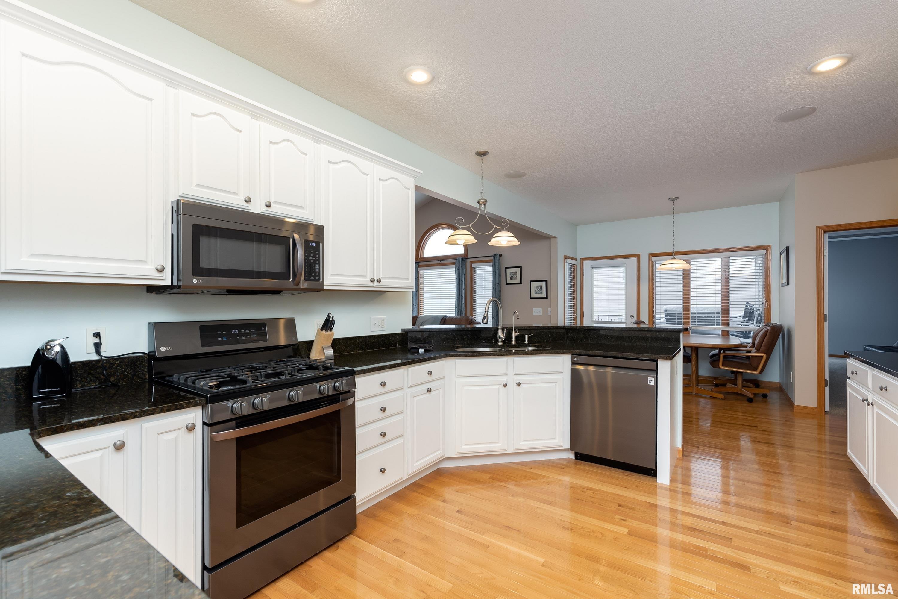 5805 Cardinal Road Bettendorf, IA 52722 - Photo 14 of 39 Gallery Image 14