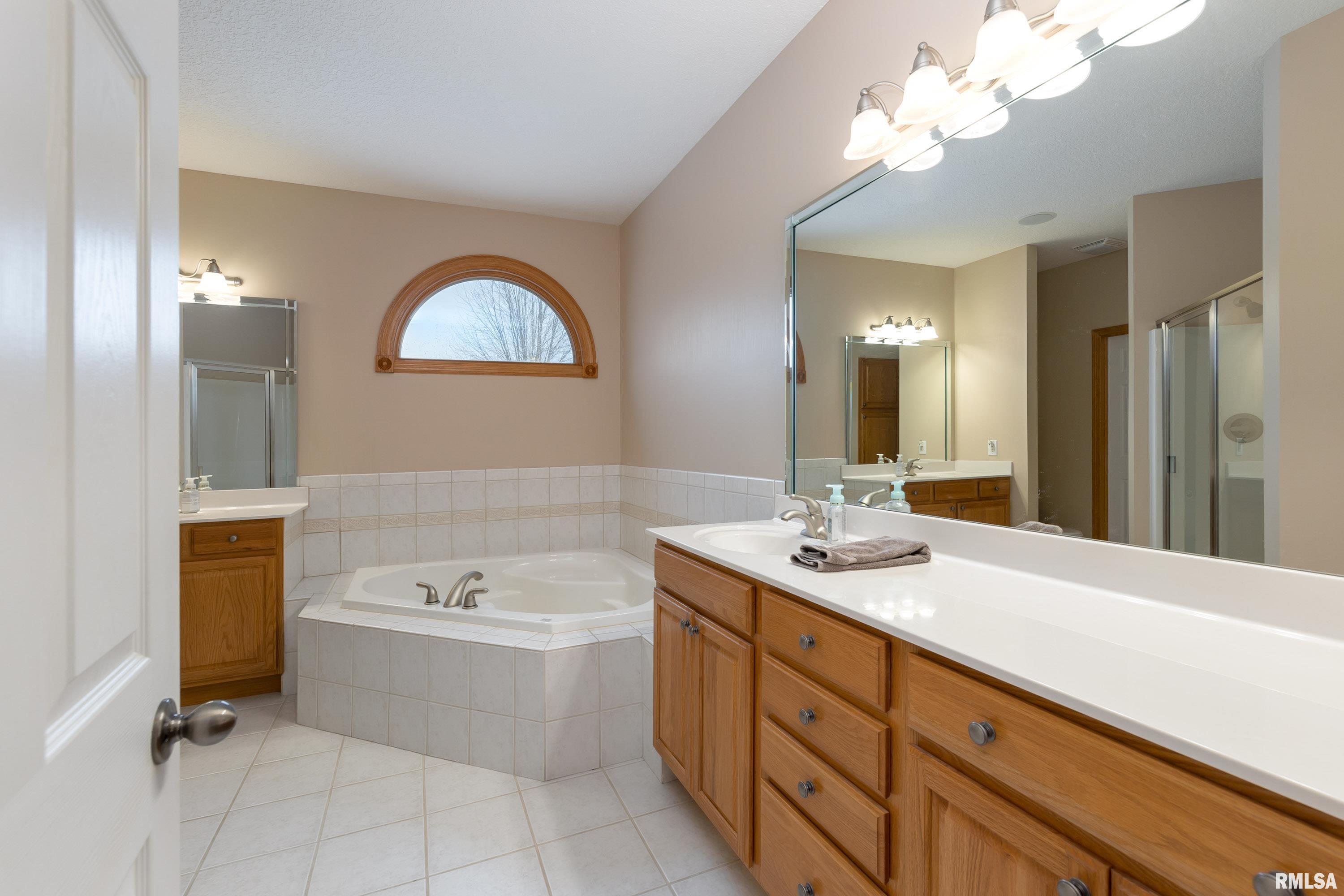 5805 Cardinal Road Bettendorf, IA 52722 - Photo 18 of 39 Gallery Image 18