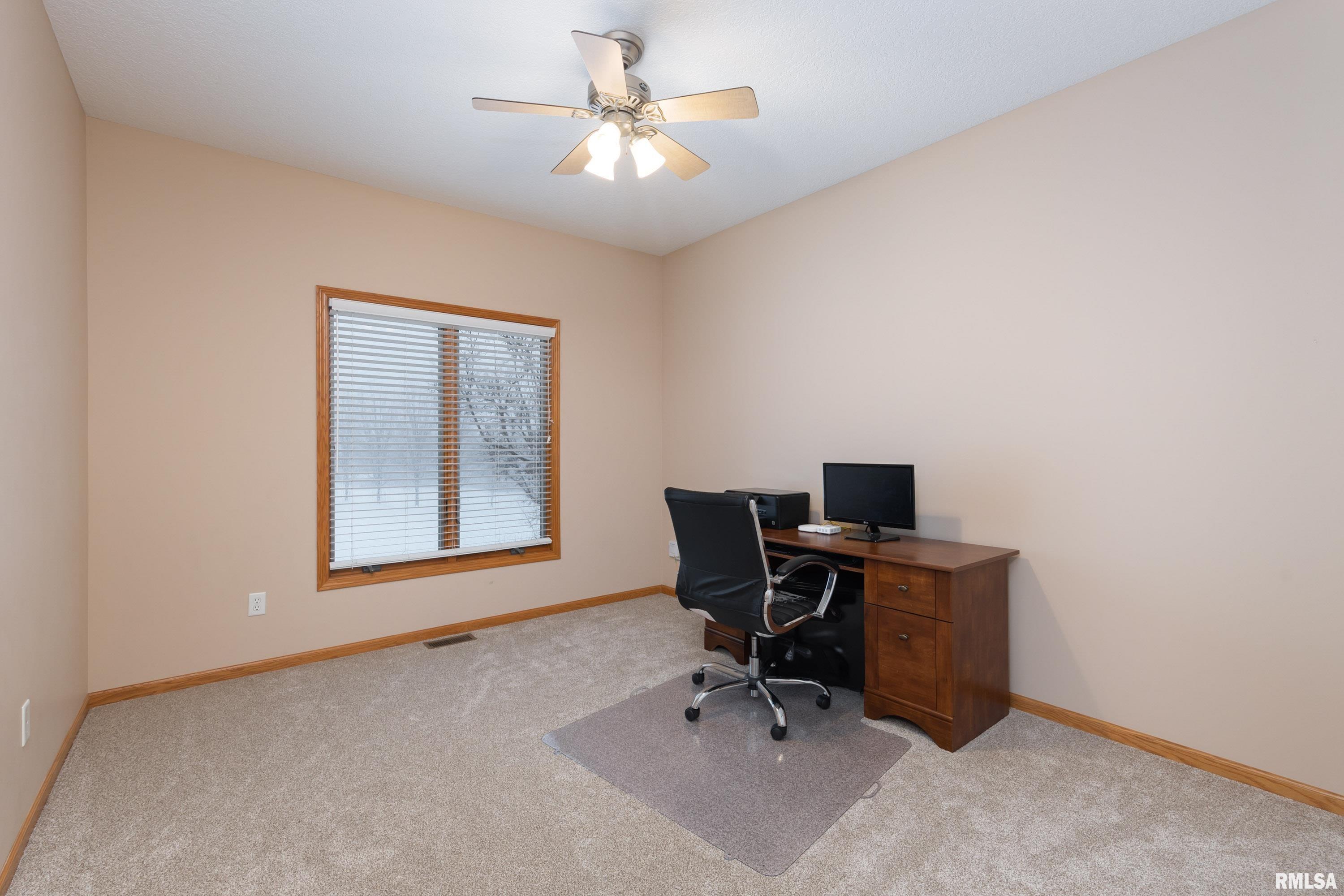 5805 Cardinal Road Bettendorf, IA 52722 - Photo 20 of 39 Gallery Image 20
