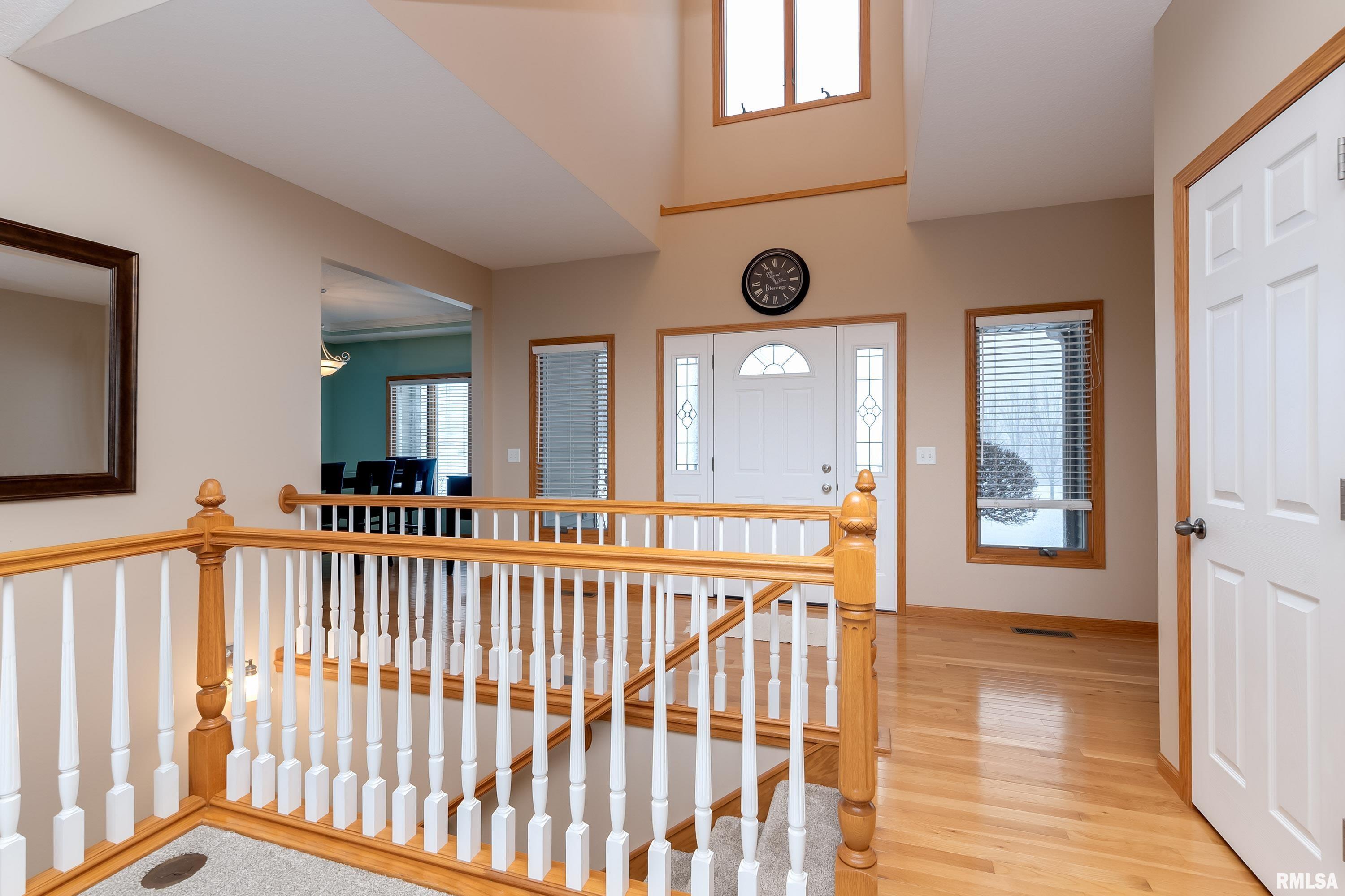 5805 Cardinal Road Bettendorf, IA 52722 - Photo 3 of 39 Gallery Image 3