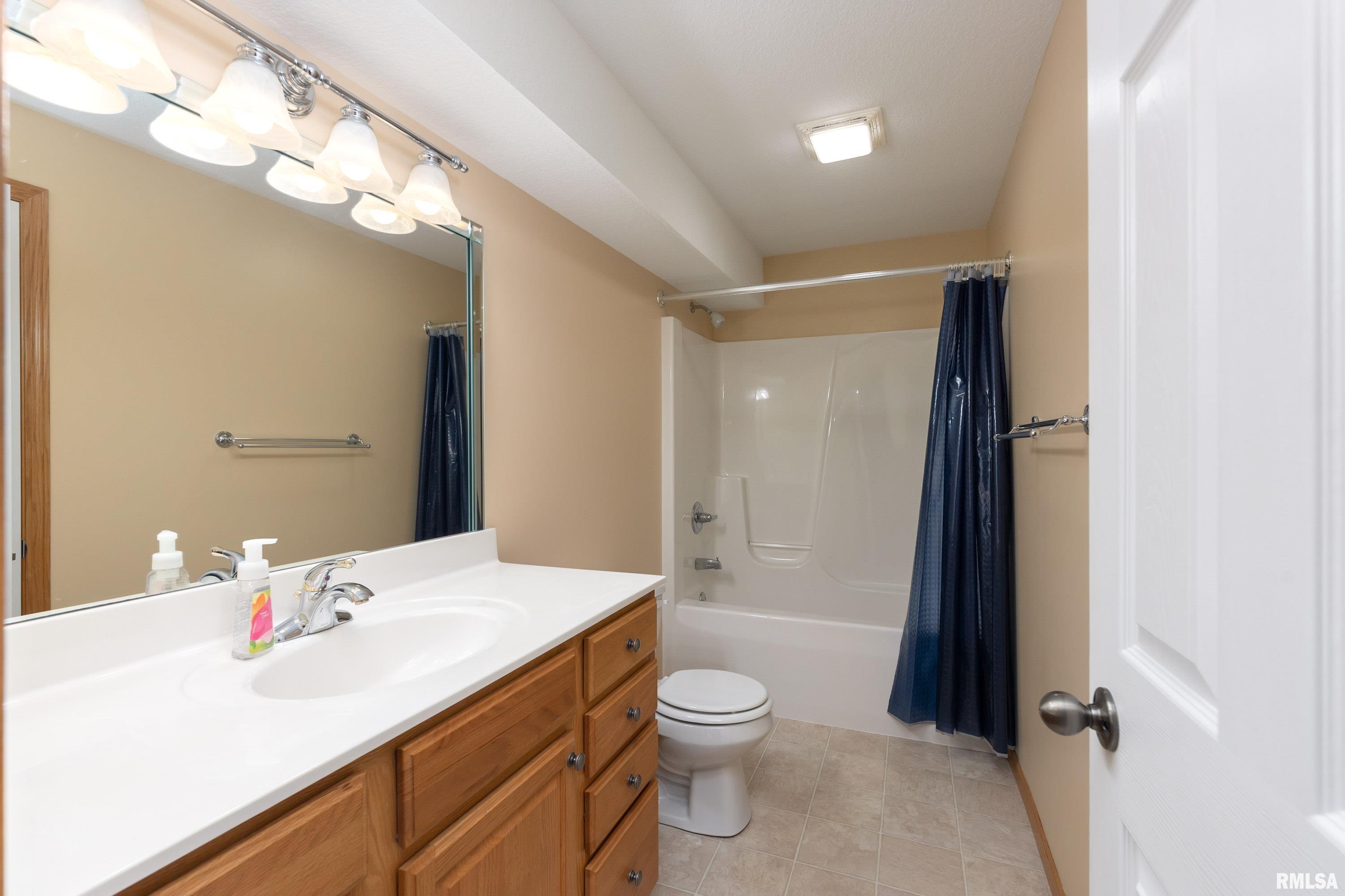 5805 Cardinal Road Bettendorf, IA 52722 - Photo 26 of 39 Gallery Image 26