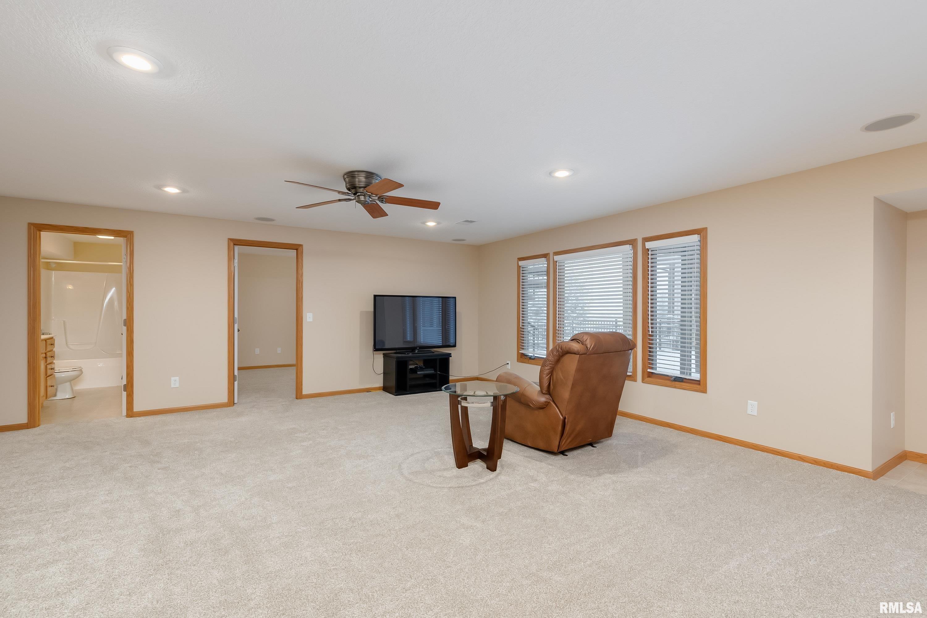 5805 Cardinal Road Bettendorf, IA 52722 - Photo 28 of 39 Gallery Image 28