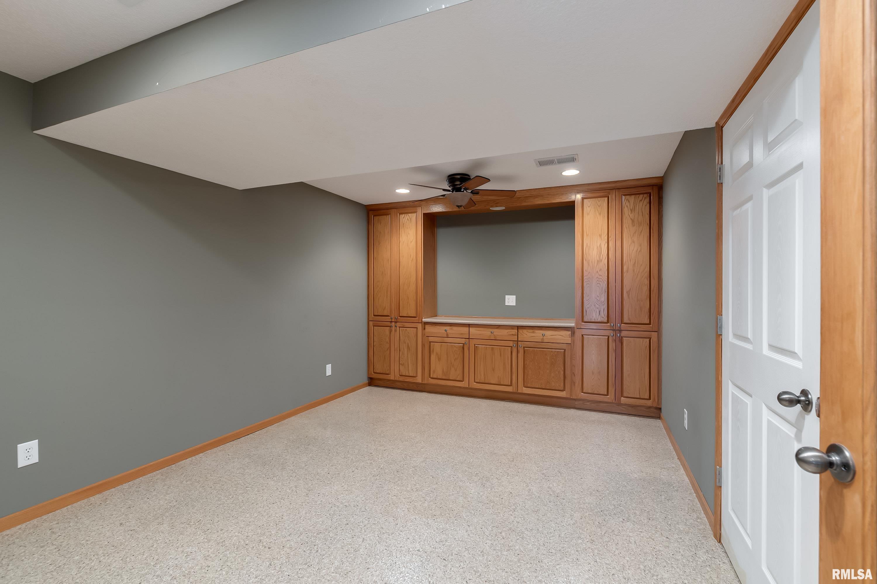 5805 Cardinal Road Bettendorf, IA 52722 - Photo 31 of 39 Gallery Image 31