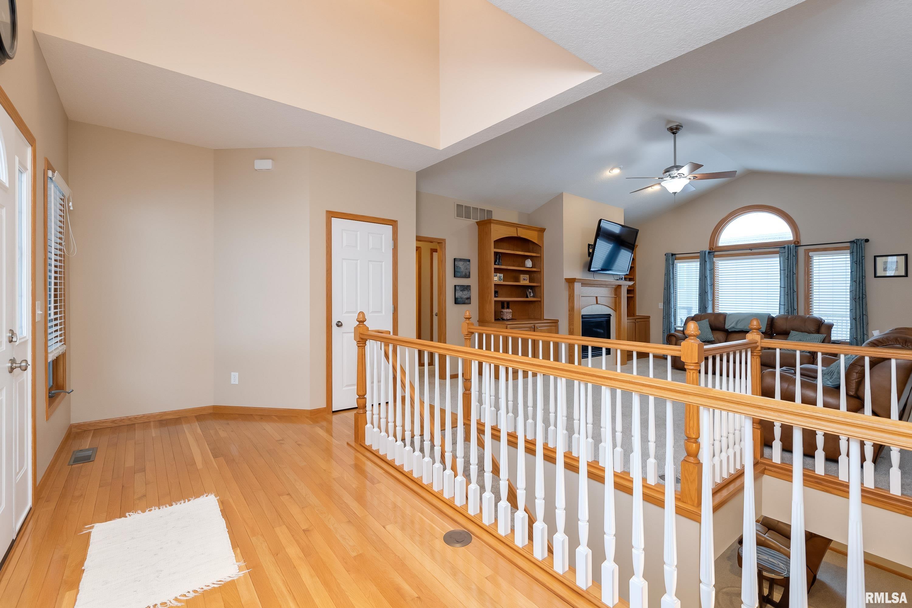 5805 Cardinal Road Bettendorf, IA 52722 - Photo 5 of 39 Gallery Image 5