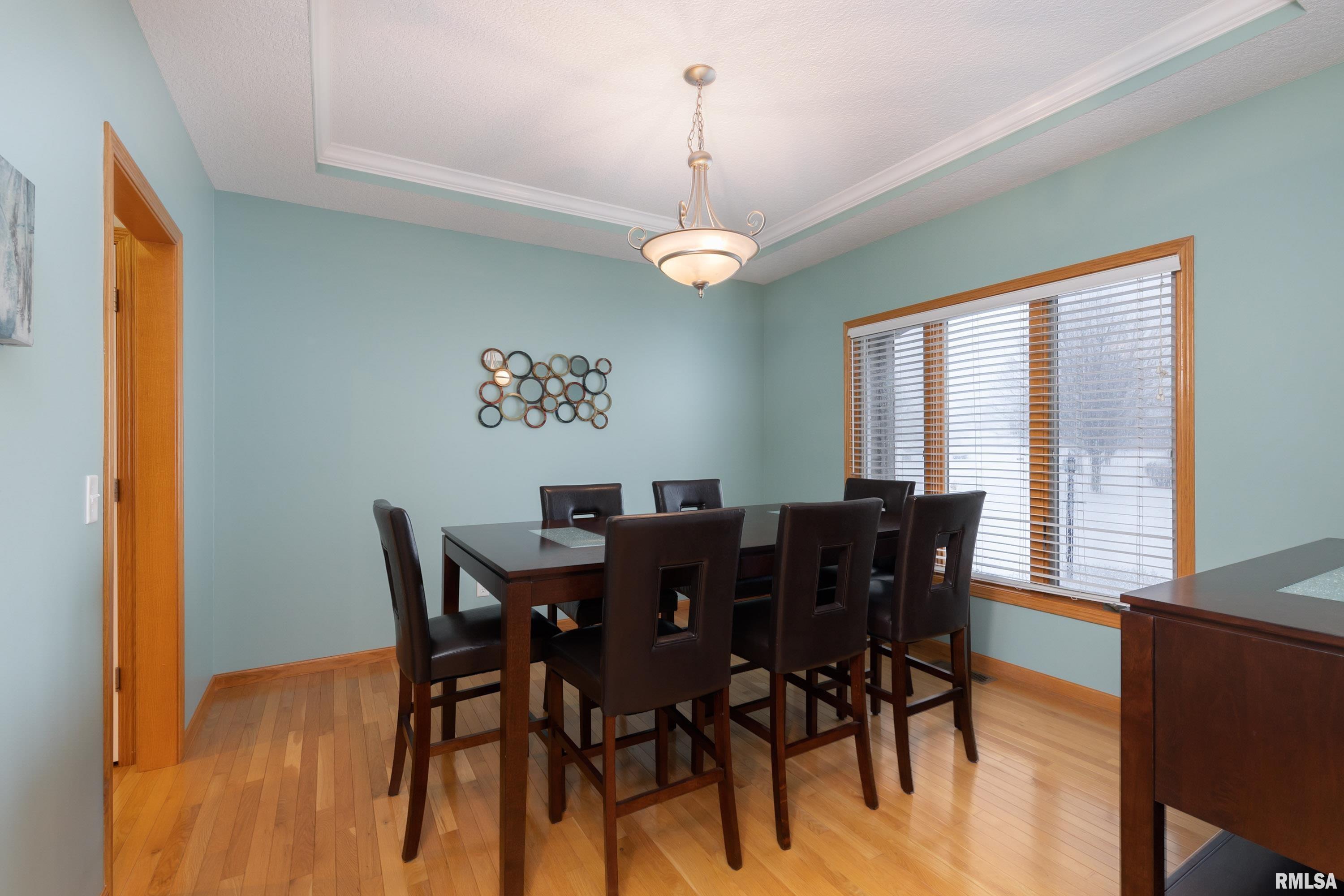 5805 Cardinal Road Bettendorf, IA 52722 - Photo 6 of 39 Gallery Image 6