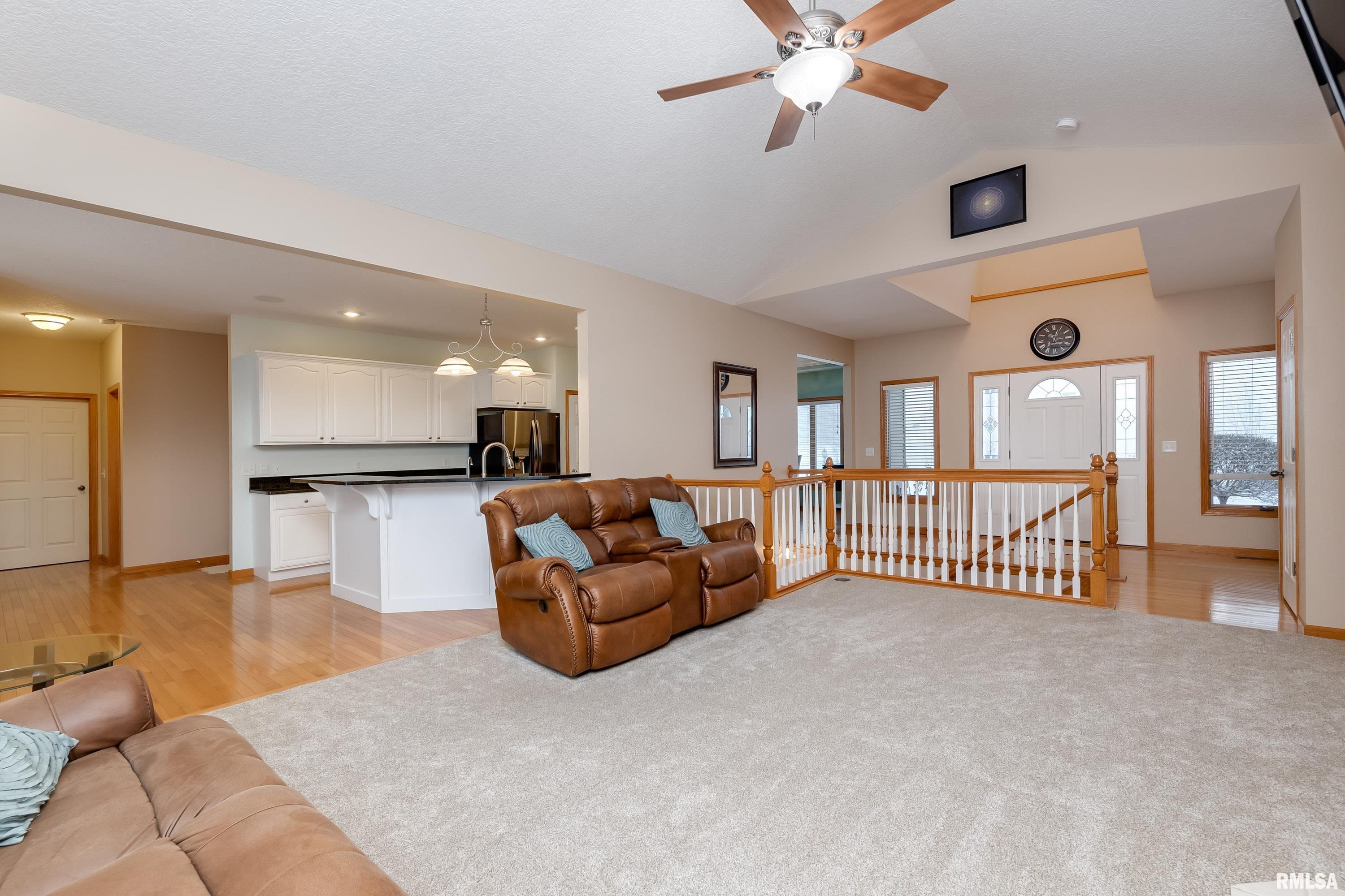 5805 Cardinal Road Bettendorf, IA 52722 - Photo 8 of 39 Gallery Image 8