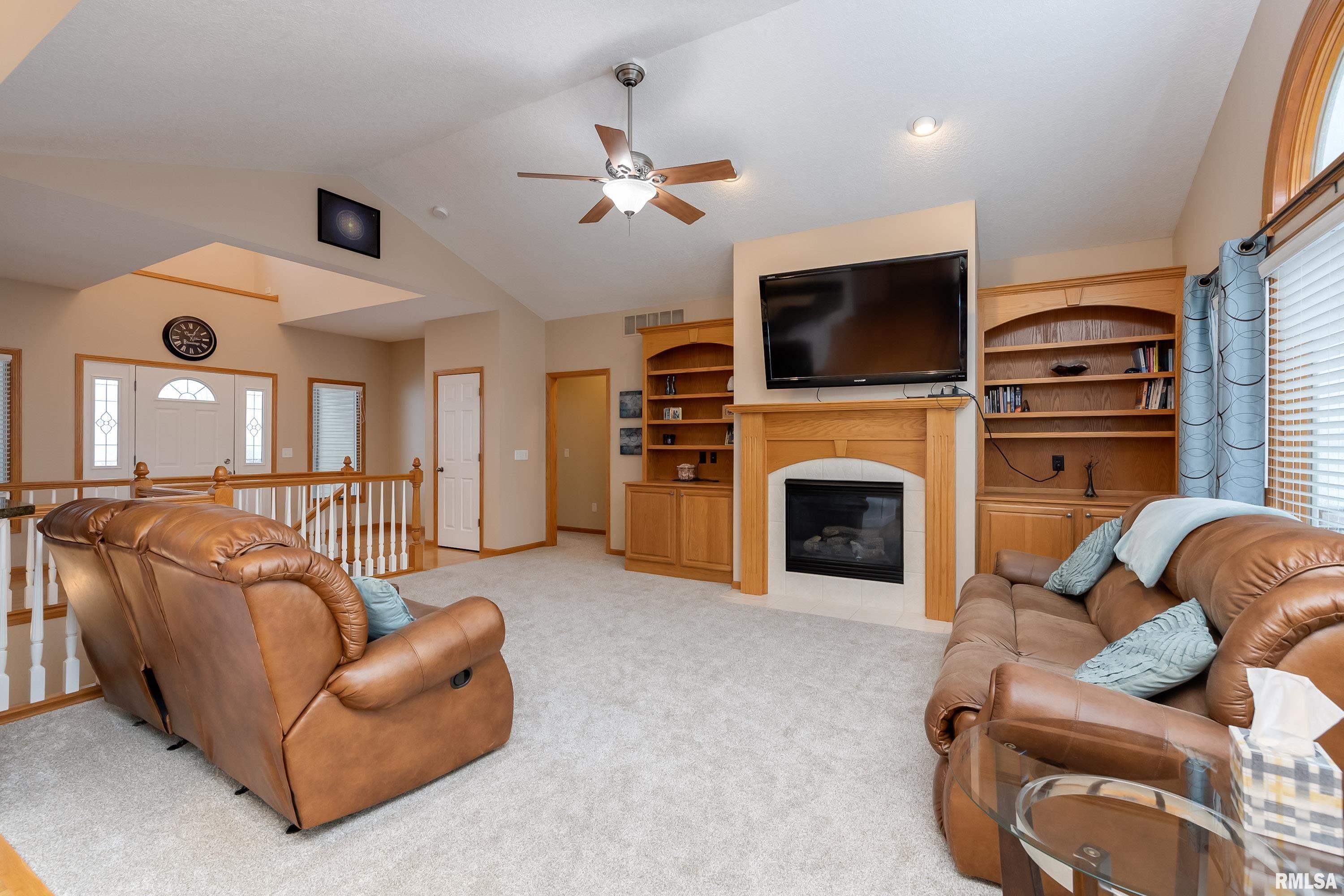 5805 Cardinal Road Bettendorf, IA 52722 - Photo 10 of 39 Gallery Image 10