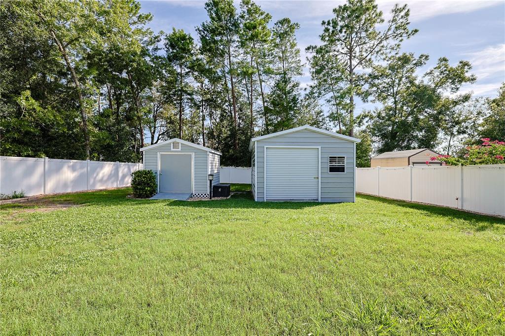 6367 Southwest 117th St Road Ocala, FL 34476 - Photo 35 of 43 a backyard of a house and trees