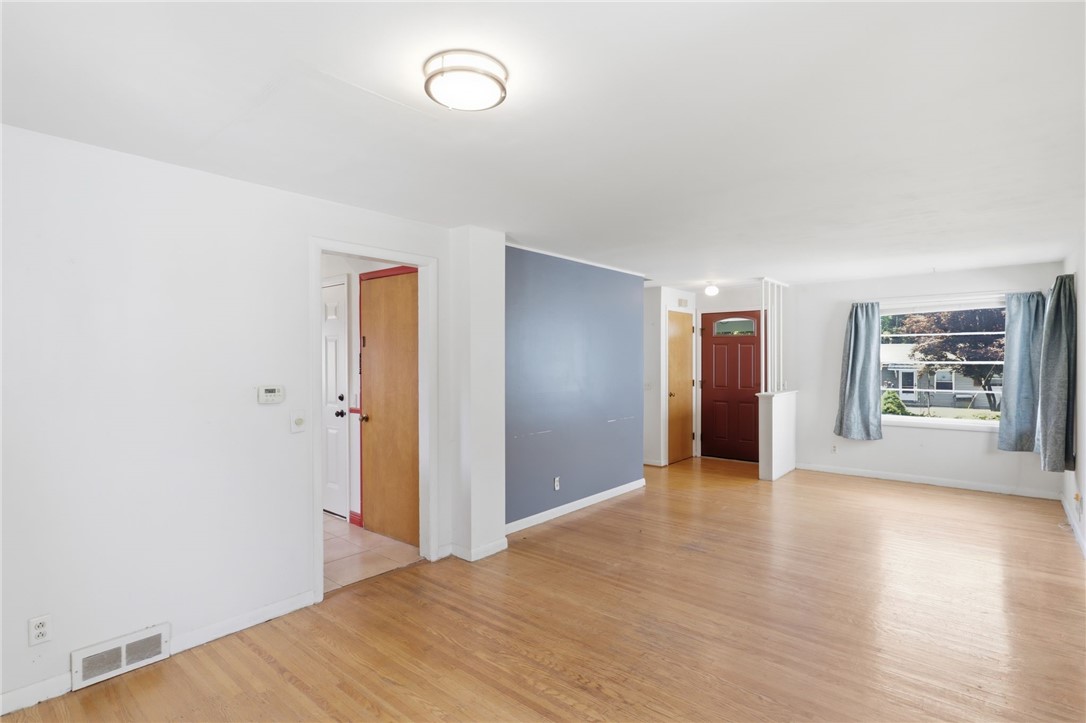193 Rogene Street Greece, NY 14616 - Photo 4 of 28