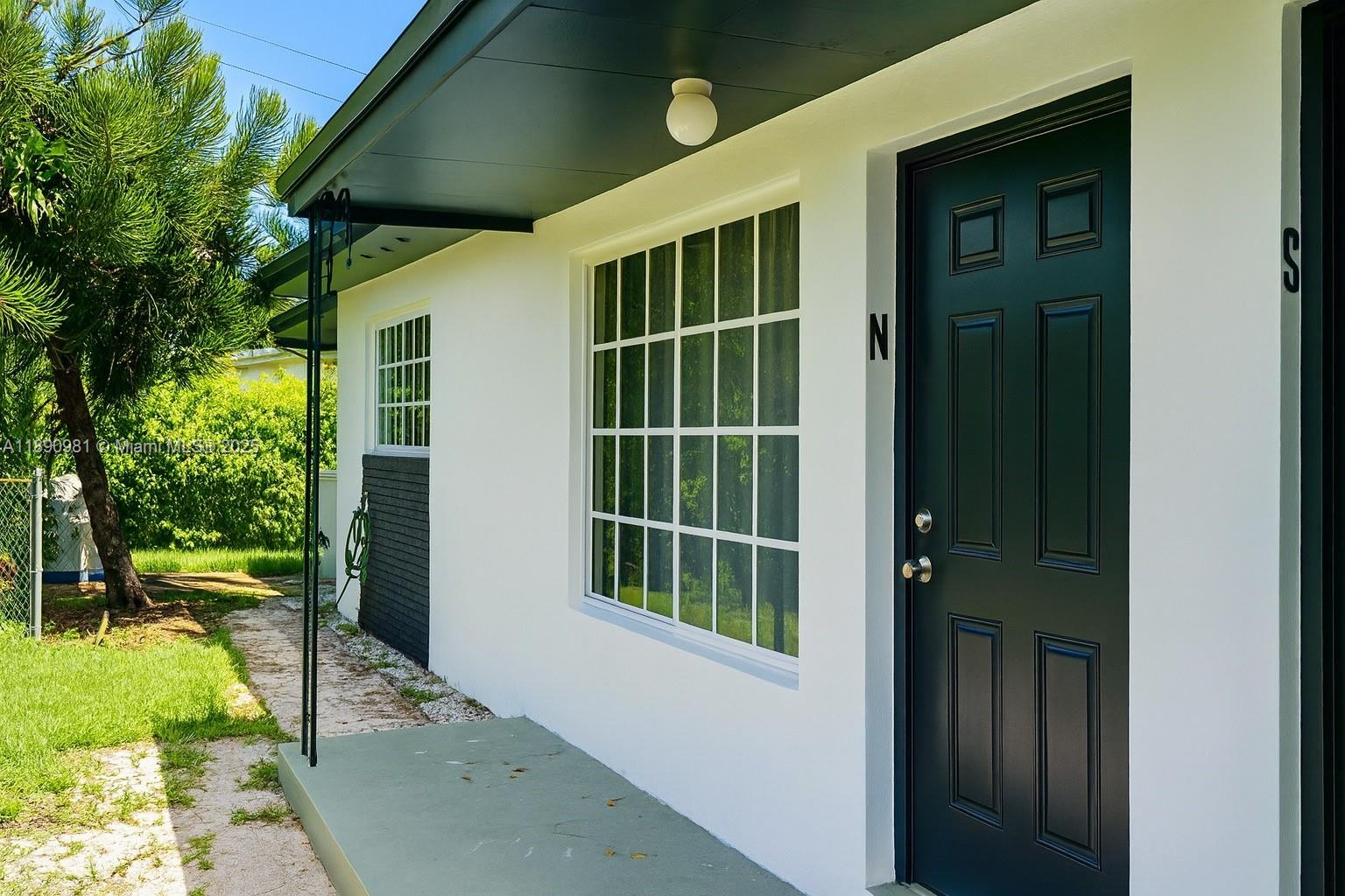 504 Southwest 10th Street, Unit 2 Hallandale Beach, FL 33009 - Photo 1 of 14