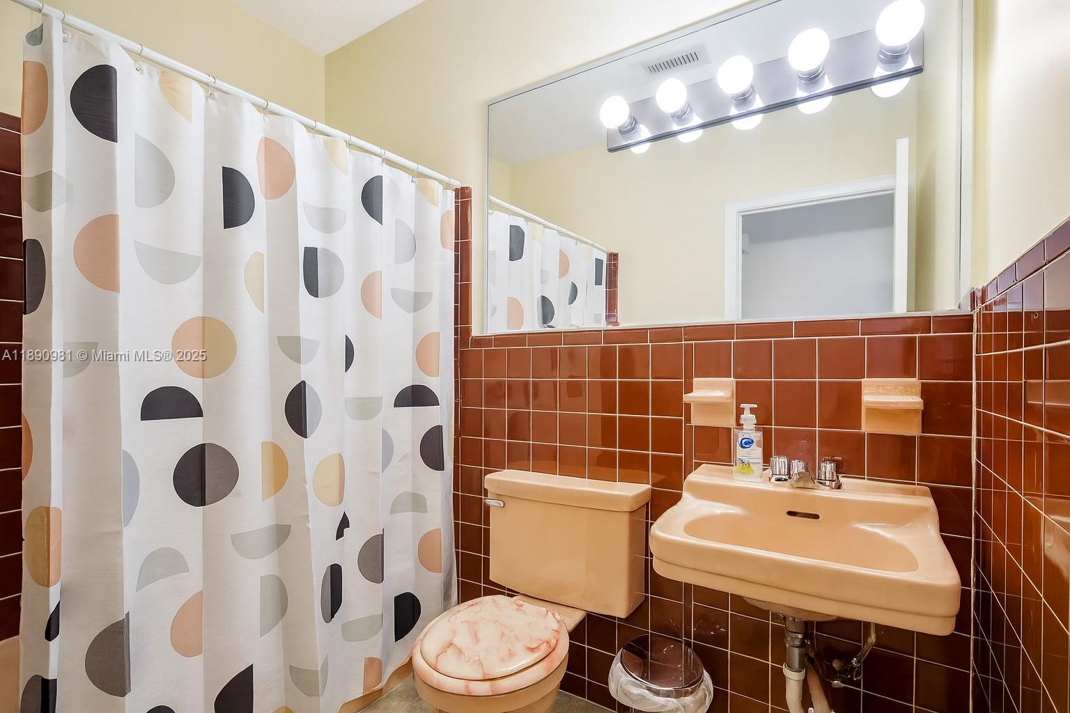 504 Southwest 10th Street, Unit 2 Hallandale Beach, FL 33009 - Photo 11 of 14