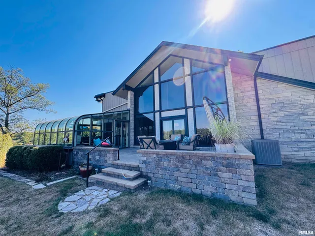 $1,100,000 | 15558 East Kenabeck Trail, Cuba, IL 61427