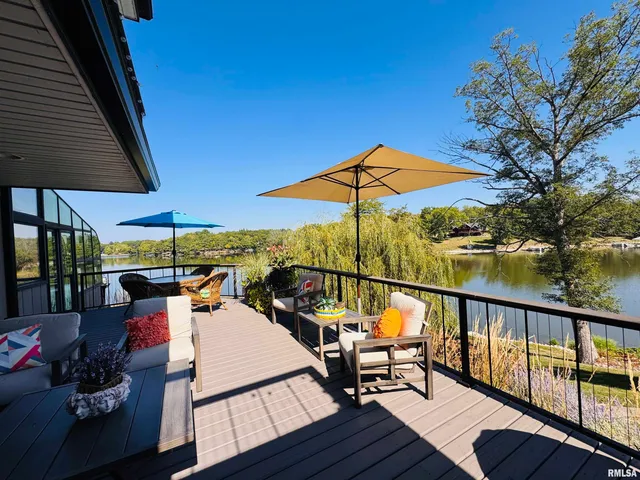 $1,100,000 | 15558 East Kenabeck Trail, Cuba, IL 61427