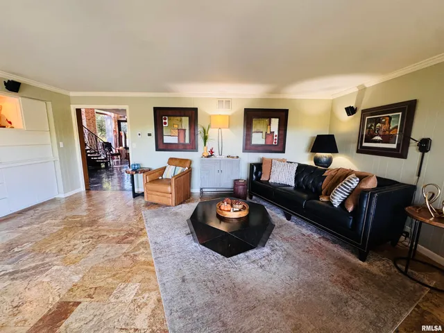 $1,100,000 | 15558 East Kenabeck Trail, Cuba, IL 61427