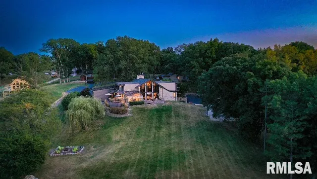 $1,100,000 | 15558 East Kenabeck Trail, Cuba, IL 61427