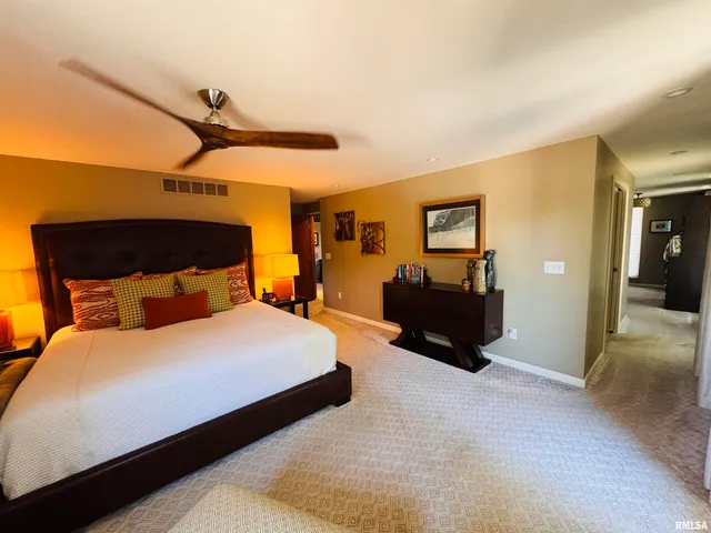 $1,100,000 | 15558 East Kenabeck Trail, Cuba, IL 61427