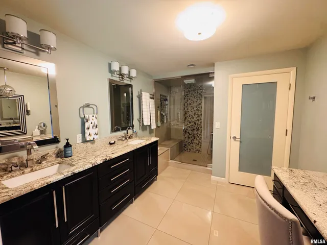 $1,100,000 | 15558 East Kenabeck Trail, Cuba, IL 61427