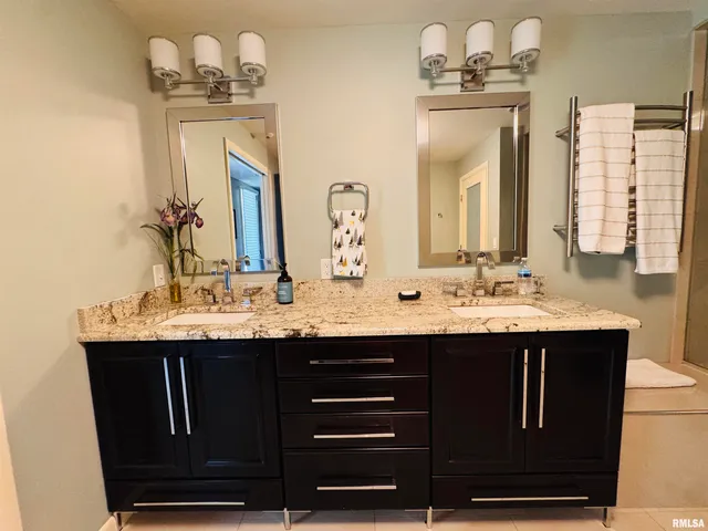 $1,100,000 | 15558 East Kenabeck Trail, Cuba, IL 61427