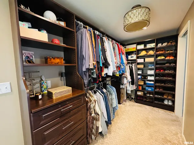 $1,100,000 | 15558 East Kenabeck Trail, Cuba, IL 61427