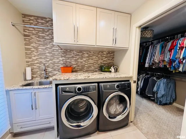 $1,100,000 | 15558 East Kenabeck Trail, Cuba, IL 61427