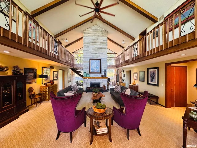 $1,100,000 | 15558 East Kenabeck Trail, Cuba, IL 61427