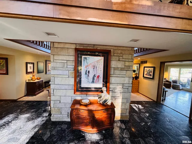 $1,100,000 | 15558 East Kenabeck Trail, Cuba, IL 61427