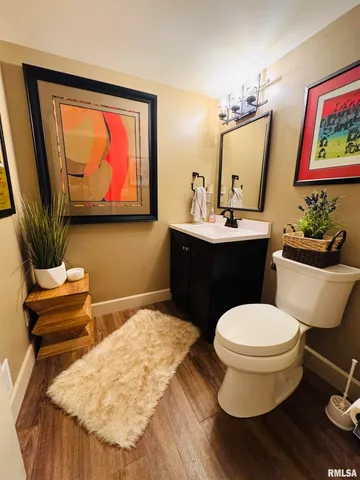 $1,100,000 | 15558 East Kenabeck Trail, Cuba, IL 61427