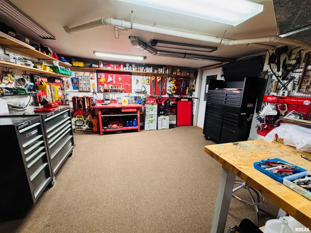 $1,100,000 | 15558 East Kenabeck Trail, Cuba, IL 61427