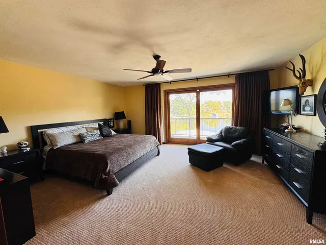 $1,100,000 | 15558 East Kenabeck Trail, Cuba, IL 61427