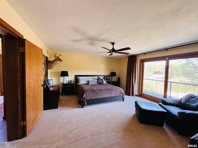 $1,100,000 | 15558 East Kenabeck Trail, Cuba, IL 61427