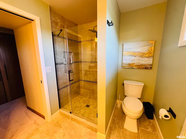 $1,100,000 | 15558 East Kenabeck Trail, Cuba, IL 61427