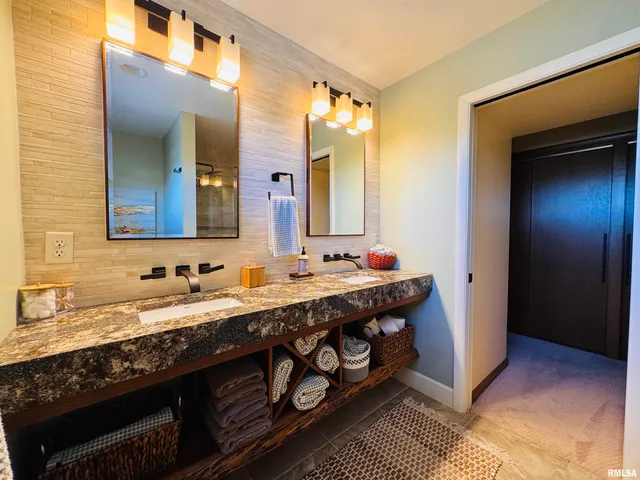 $1,100,000 | 15558 East Kenabeck Trail, Cuba, IL 61427